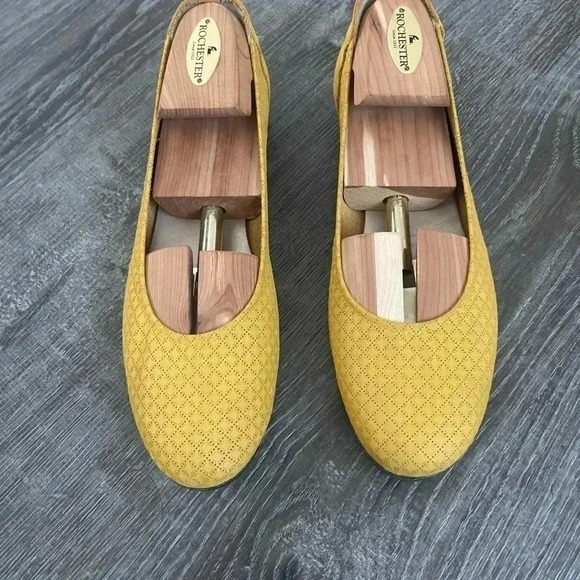 Sabrina London Yellow Nubuck Ballet Flats EU 40 US 9 Made in Spain Slip On - Picture 2 of 12